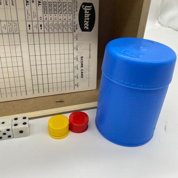 Vintage 1978 Milton Bradley Yahtzee Game Complete with Scorecard EUC - Picture 6 of 8